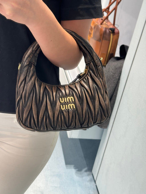 Miu Miu 英國代購 vs 香港門市|2026 年最新真實差價比較 - LONDONKELLY 英國名牌代購