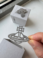 فيفيان ويستوود أناليزا مشبك شعر كبير | VIVIENNE WESTWOOD Annalisa مشبك شعر كبير (كبير/فضي)