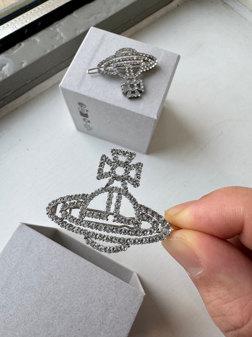 فيفيان ويستوود أناليزا مشبك شعر كبير | VIVIENNE WESTWOOD Annalisa مشبك شعر كبير (كبير/فضي)