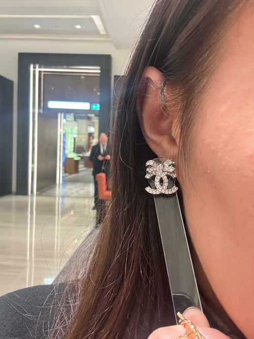 CHANEL Ribbon Crystal Earrings | 香奈兒 水晶蝴蝶結耳環 (銀色)