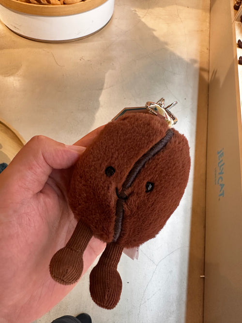 سحر كيس حبوب القهوة من JELLYCAT Amuseables | سحر كيس حبوب القهوة (بني)