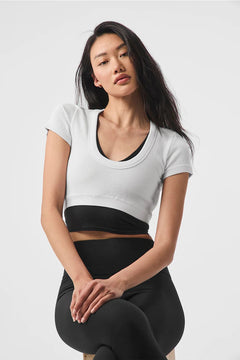 ALO YOGA Seamless Ribbed Cropped Serene Short Sleeve | 無縫羅紋短版短袖上衣 (多色) - LondonKelly 英國名牌代購