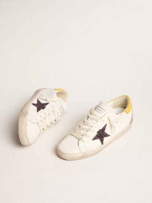 GOLDEN GOOSE Women’s Bio - based Super - Star with red glitter star and leather heel tab | 黃金鵝 黃金鵝 女款 Bio - based Super - Star 搭配紅色亮片星星與皮革後跟標籤(白色) - LondonKelly 英國名牌代購
