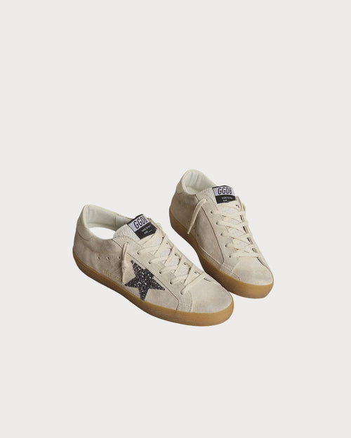 GOLDEN GOOSE Women's Super - Star in ice - gray suede with silver glitter star and leather heel tab | 黃金鵝 女款 Super - Star 冰灰色麂皮款,搭配銀色亮片星星與皮革後跟標籤(灰色) - LondonKelly 英國名牌代購