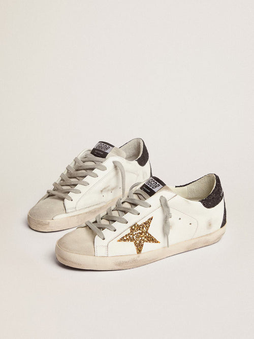 GOLDEN GOOSE Women’s Super - Star in nappa leather with gold glitter star and black glitter heel tab | 黃金鵝 女款 Super - Star 納帕皮革款,搭配金色亮片星星與黑色亮片後跟標籤(白色) - LondonKelly 英國名牌代購