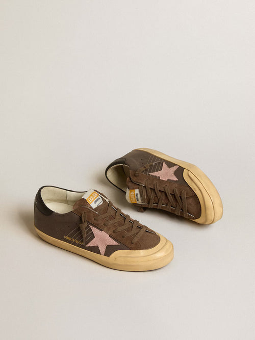 GOLDEN GOOSE Women's Super - Star Penstar LTD in brown leather with pink suede star | 黃金鵝 女款 Super - Star Penstar LTD 棕色皮革款,搭配粉色麂皮星星(棕色) - LondonKelly 英國名牌代購