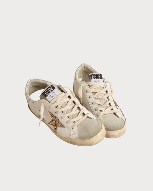 GOLDEN GOOSE Women's Super - Star with gold glitter star and ice - gray suede inserts | 黃金鵝 女款 Super - Star 搭配金色亮片星星與冰灰色麂皮拼接(白色) - LondonKelly 英國名牌代購