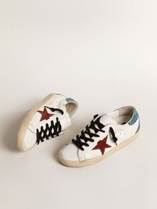 GOLDEN GOOSE Women’s Super - Star with burgundy suede star and light blue glitter heel tab | 黃金鵝 黃金鵝 女款 Super - Star 搭配酒紅色麂皮星星與淺藍色亮片後跟標籤（白色） - LondonKelly 英國名牌代購